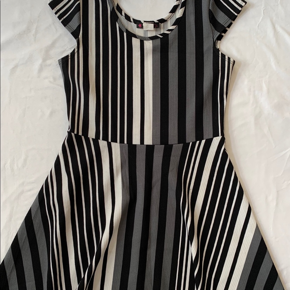 Myth Short Sleeve Midi Dress